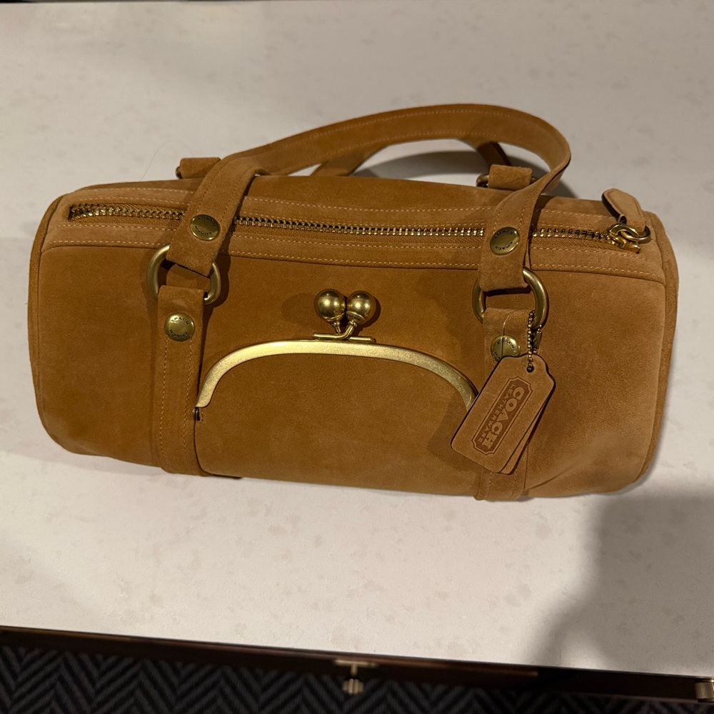 Coach Kisslock Barrel Bag Runway 2025 in Tan Suede - Picture 4 of 14